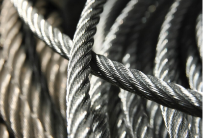 跨鄂咸高速完成吊装 施工使用钢丝绳